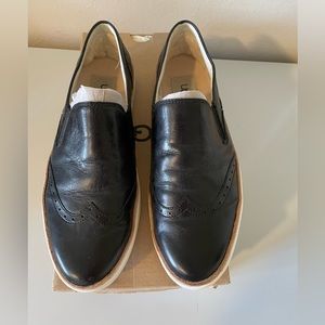 Ugg Hadria Slip on Woman’s shoe/sneaker Size 6.5 Black new in box